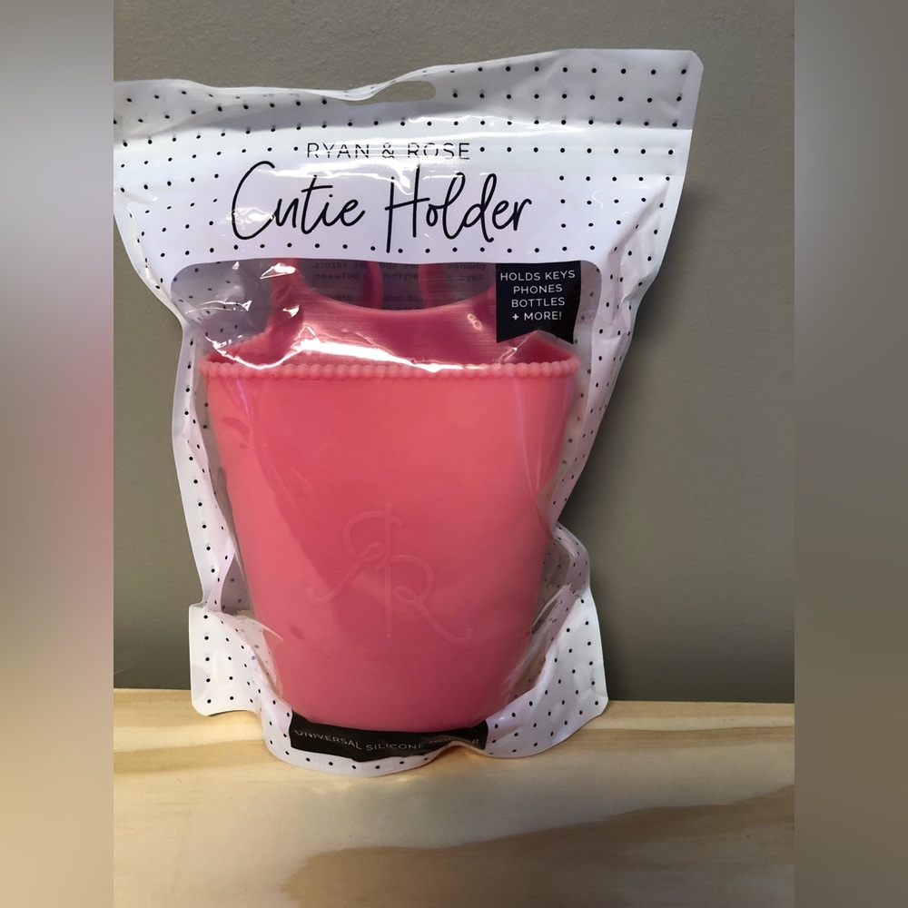 Ryan & Rose Cutie Holder Warrior Pink